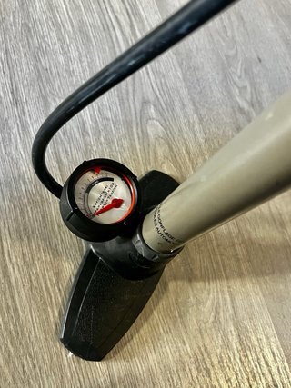 Inflador Manual Beto con Manómetro