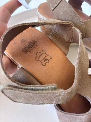 Sandalias de piel cuña esparto