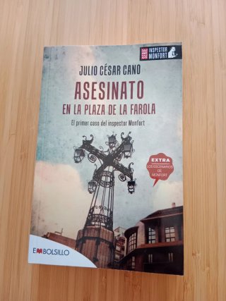 ASESINATO EN LA PLAZA DE LA FAROLA