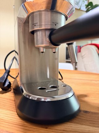 Cafetera Espresso De'Longhi Dedica
