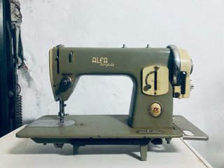 Máquina de coser Alfa Royale
