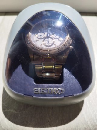 Reloj SEIKO Cronógrafo Dorado