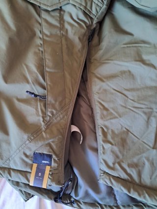 Anorak verde talla S. Sin estrenar.
