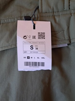 Anorak verde talla S. Sin estrenar.