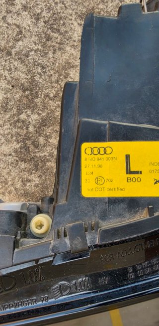 Faros Halógenos Audi TT MK1 con defecto.