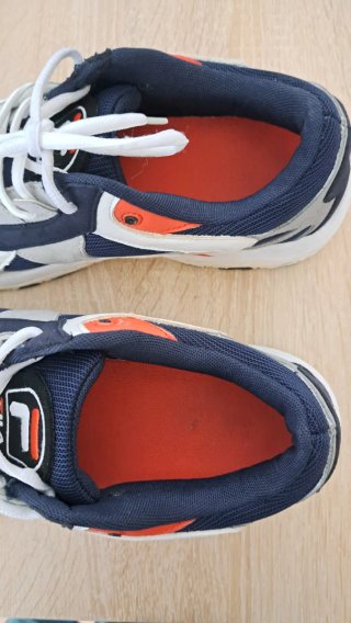 Deportivas Fila en azul, rojo, gris y Blanco