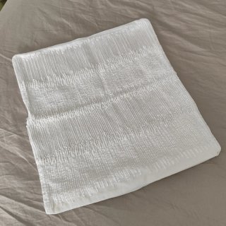 Zara home cojín blanco con perlitas