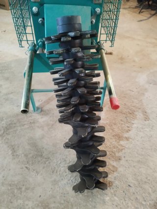 Máquina peladora de almendras