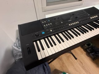 Teclado Piano Yamaha PSR-E483
