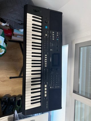 Teclado Piano Yamaha PSR-E483