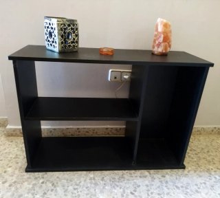 Mueble bajo de madera negro