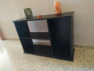 Mueble bajo de madera negro