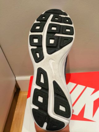 Zapatillas Nike Running Negras y Blancas
