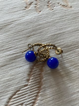 Pendientes aro dorados con bola azul
