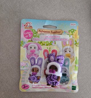 Sylvanian Families Bebés Disfraz Conejo morado