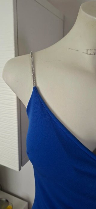 Abito blu con spalline gioiello