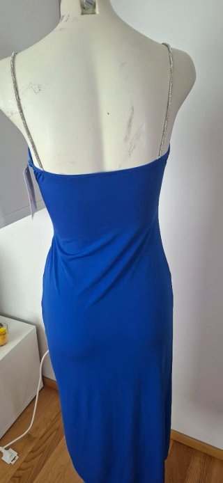 Abito blu con spalline gioiello