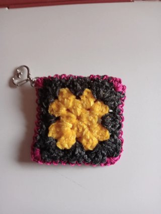 Funda auriculares crochet granny square