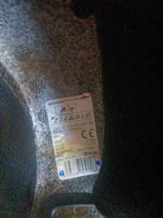 Casco ecuestre negro con ventilación
