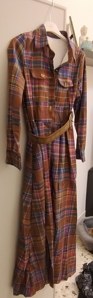Vestito lungo a quadri con cintura