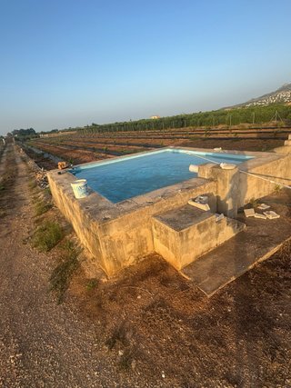 Terreno en venta con casa y luz