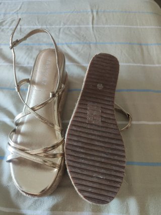 Sandalias plataforma Marypaz doradas