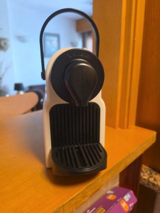 Cafetera Nespresso Blanca Beis