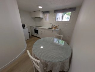 Estudio con gastos incluidos para chica