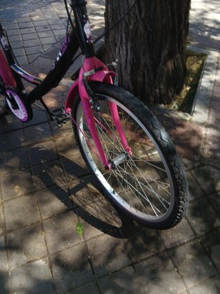 Bicicleta 24 rosa e nera