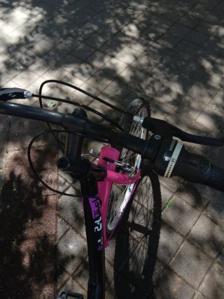 Bicicleta 24 rosa e nera