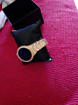 Reloj de pulsera dorado y plateado no algo envío