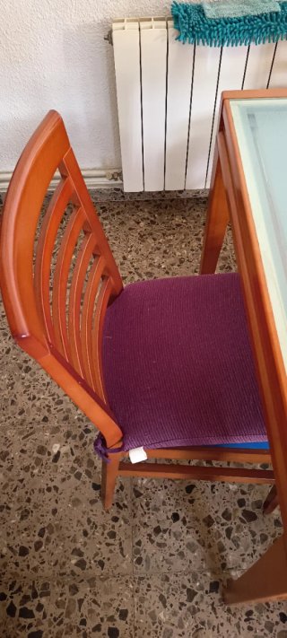 Mesa de comedor + 4 sillas