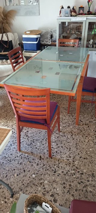 Mesa de comedor + 4 sillas