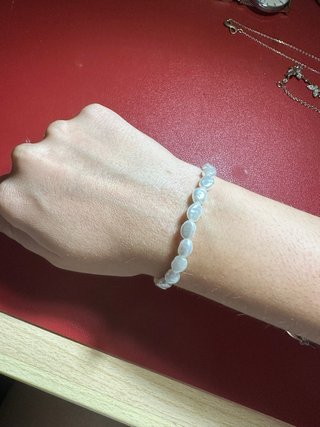Pulsera de perlas irregulares