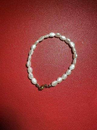 Pulsera de perlas irregulares