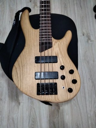 Bajo Eléctrico Cort 4 Cuerdas