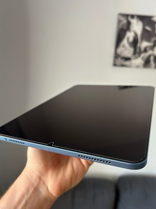 iPad Air 5 M1 64GB Blu + Tastiera e Custodia