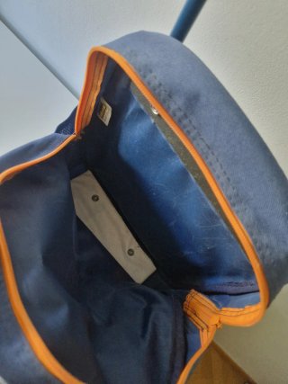 Mochila infantil con ruedas espacio. Es pequeña