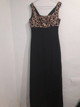 Vestido de fiesta negro y dorado
