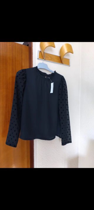 Blusa negra con etiqueta Talla 50/52