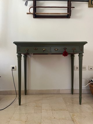 Mesa consola verde con cajones
