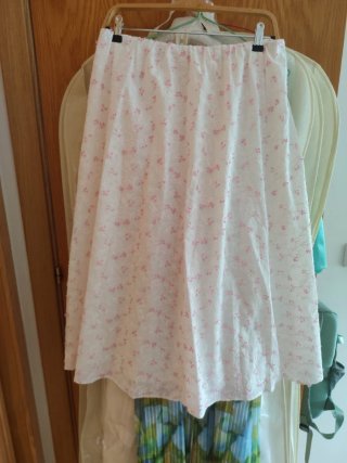Falda Zara bordados flores rosas