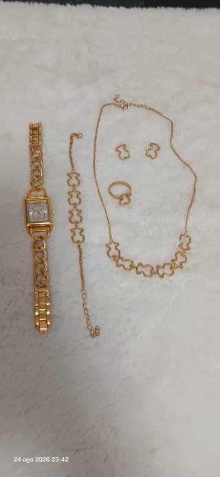Conjunto de collar, pulsera y pendientes