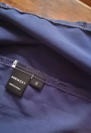 Vestido largo azul satinado con abertura espalda