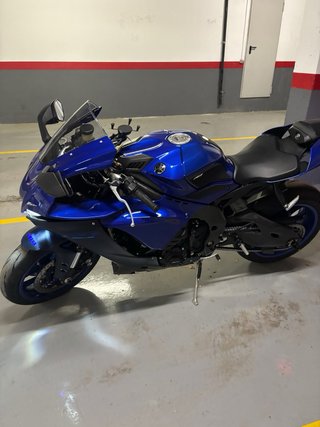 Yamaha R1 Azul