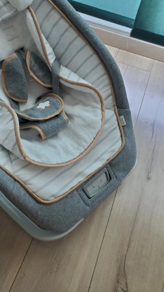 Hamaca para bebé gris con peluches