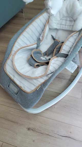 Hamaca para bebé gris con peluches