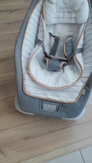 Hamaca para bebé gris con peluches