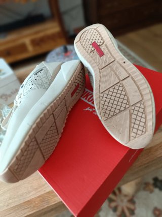 Zapatillas Pikolinos Beige/Blanco Perforadas