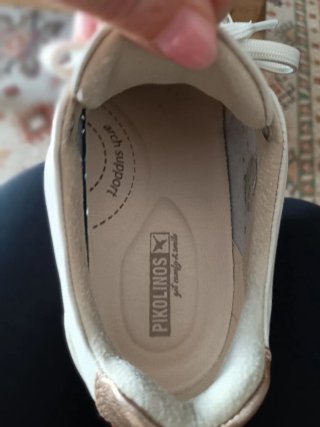Zapatillas Pikolinos Beige/Blanco Perforadas